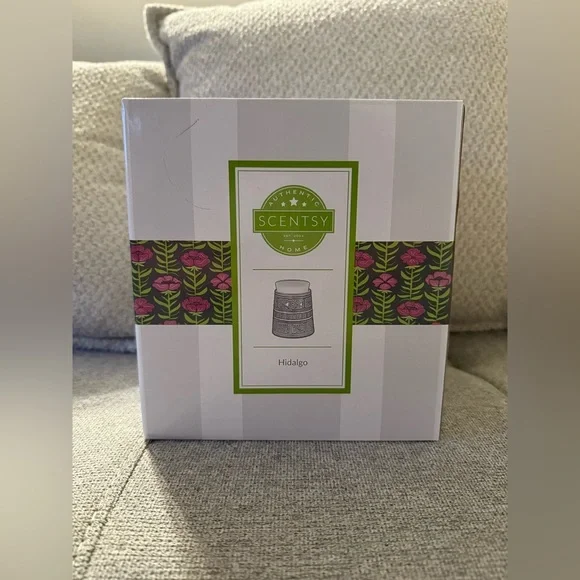 Hidalgo Scentsy Warmer - Picture 3 of 7